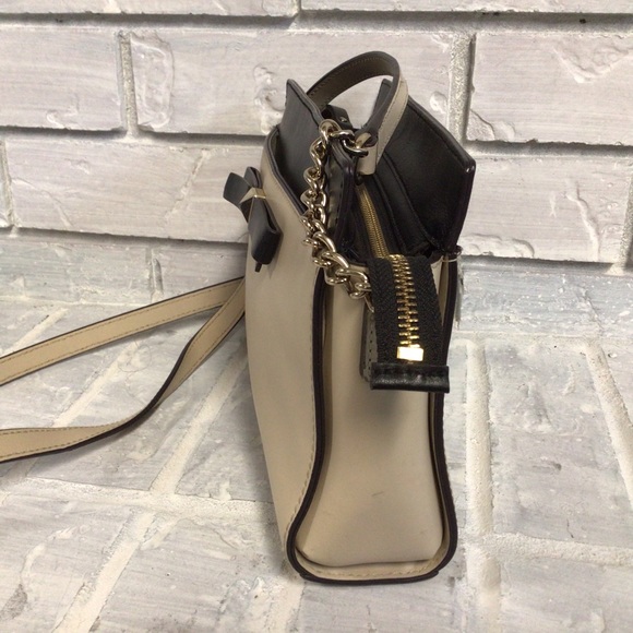 👛🥂 HOST PICK 👛🥂KATE SPADE LEATHER CREAM AND BLACK CROSSBODY BAG EUC - Picture 8 of 14